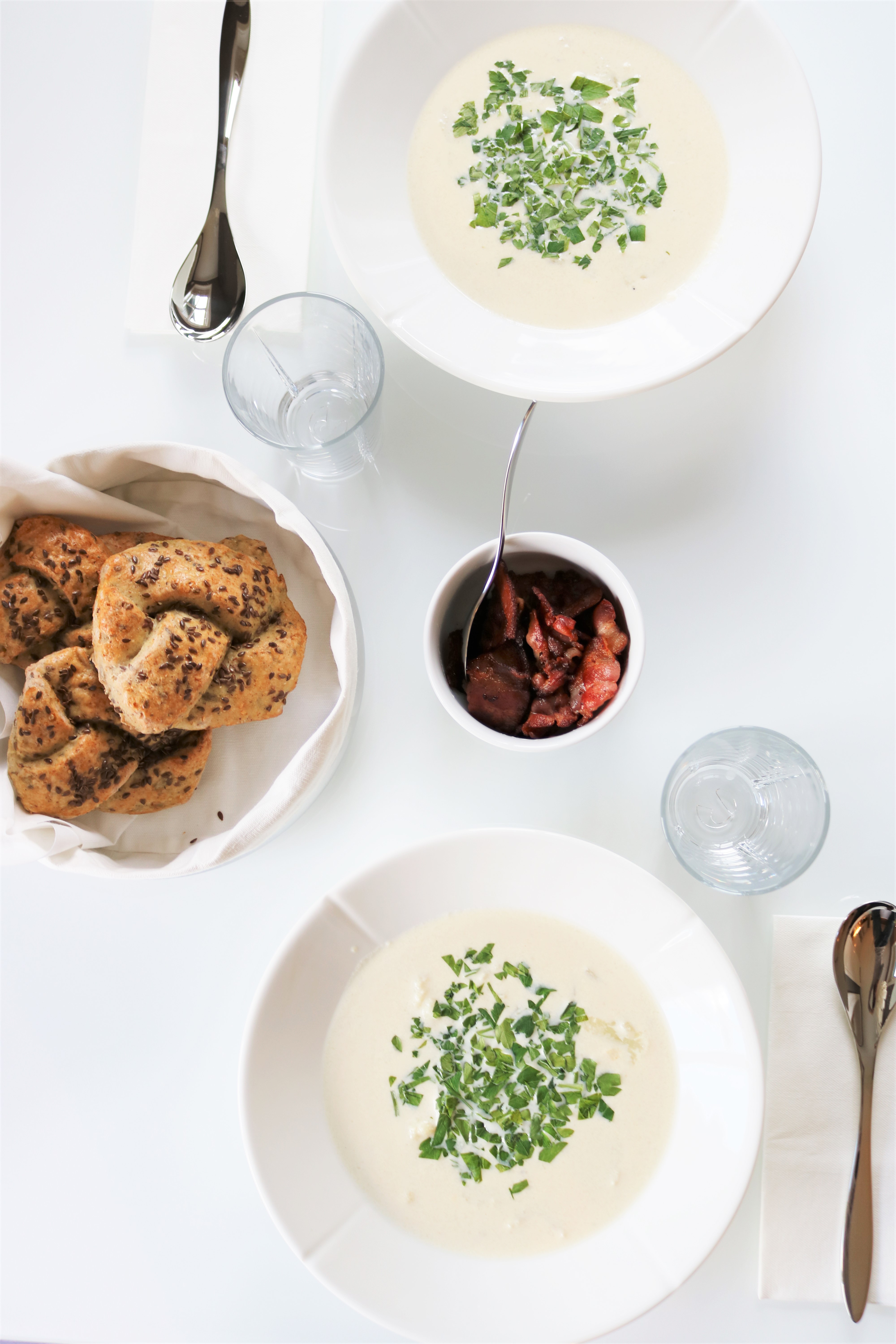 Blomkålsuppe med sprøstekt bacon