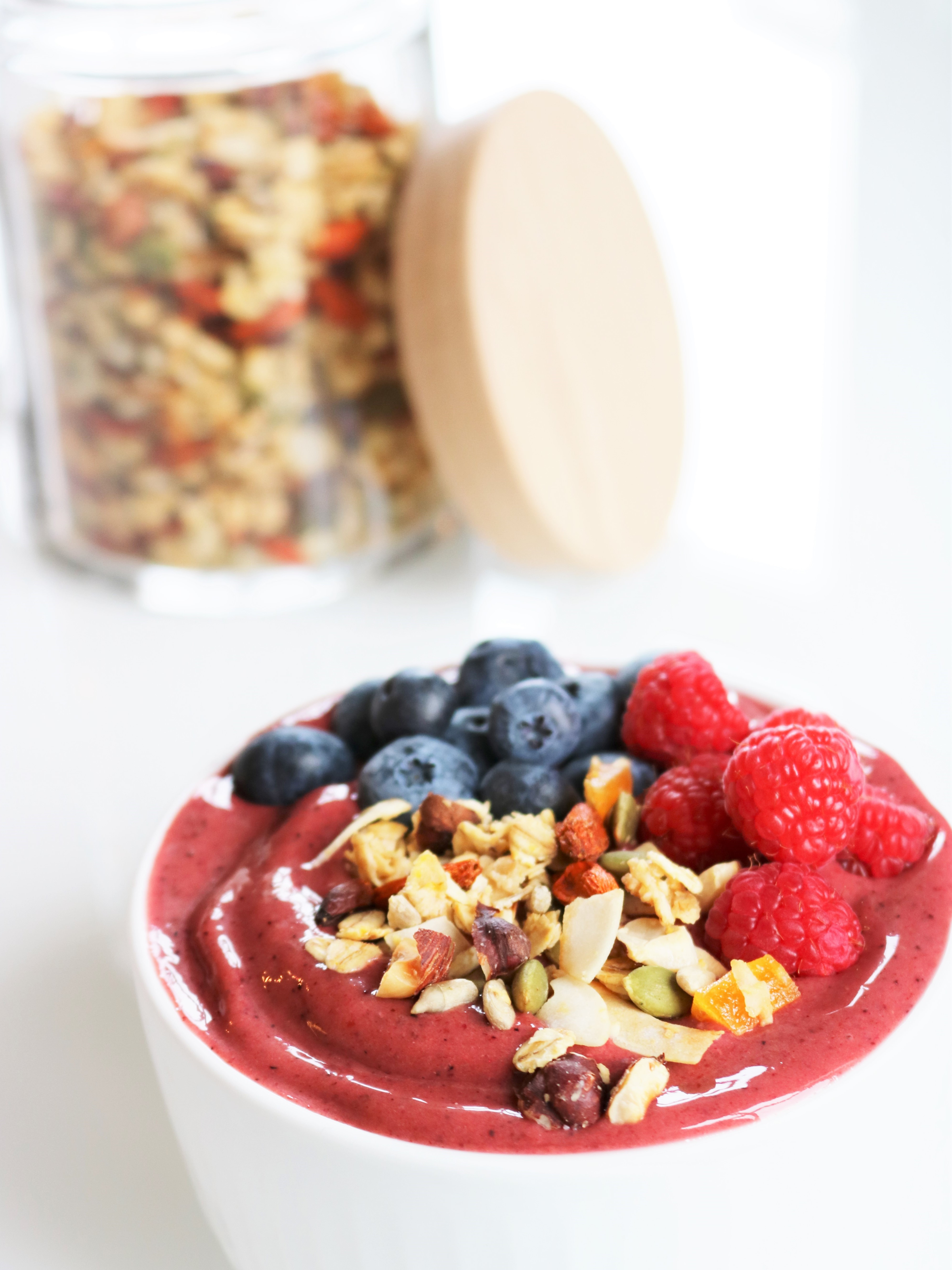 Smoothie bowl med hjemmelaget granola