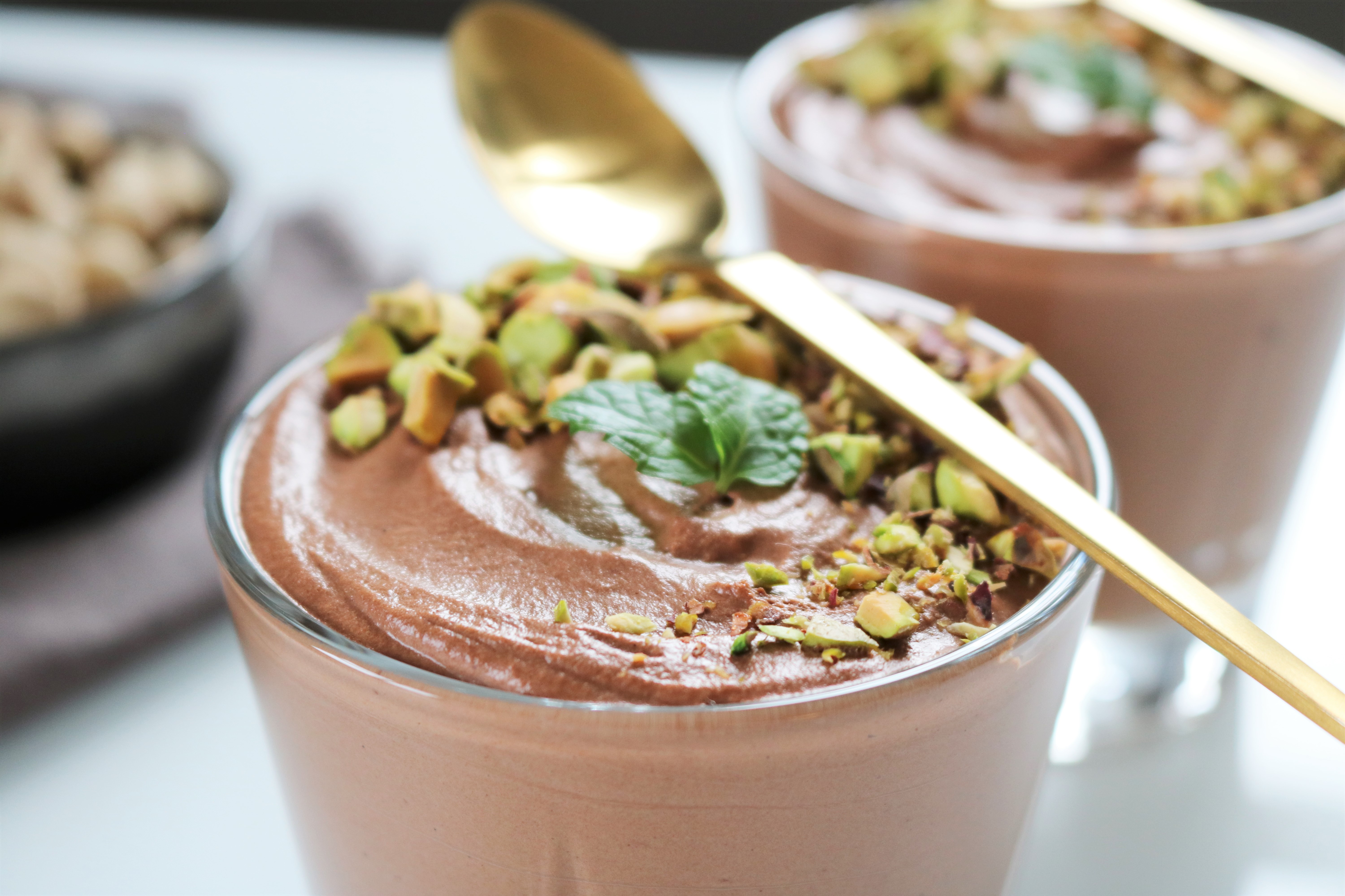 Sjokolade mousse med salte pistasjnøtter